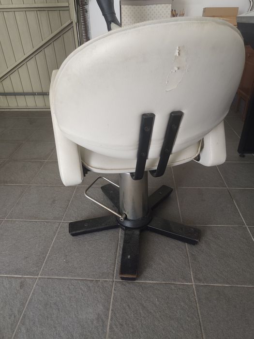 Cadeira de barbeiro branca