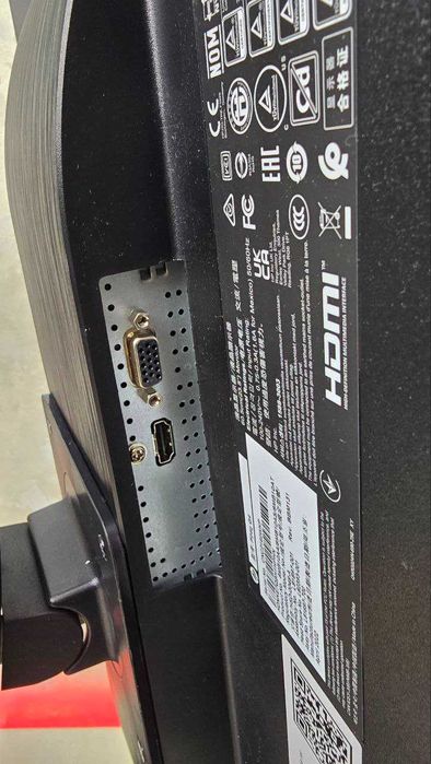 Монітор 24 дюйма безрамковий.