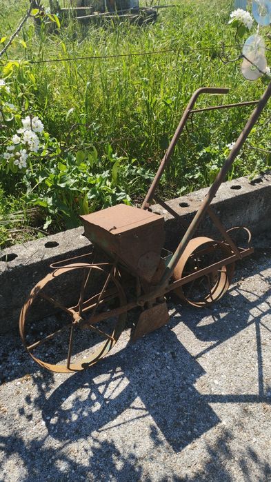 Semeador manual antigo