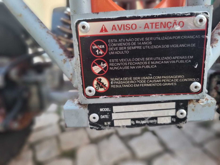 Moto 4 de criança a gasolina