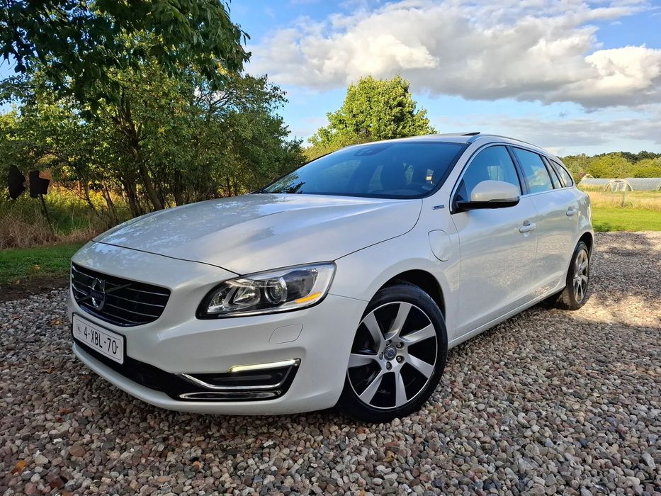 Volvo V60 R-design 2014.2.4 hybryda diesel 283konie*radar*kamera *stan jak nowy*