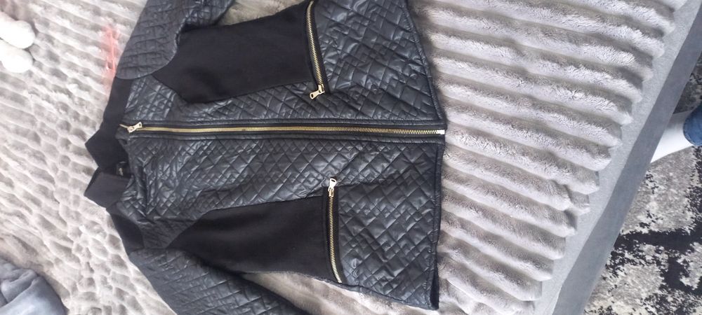 Жіноча куртка демісізонка