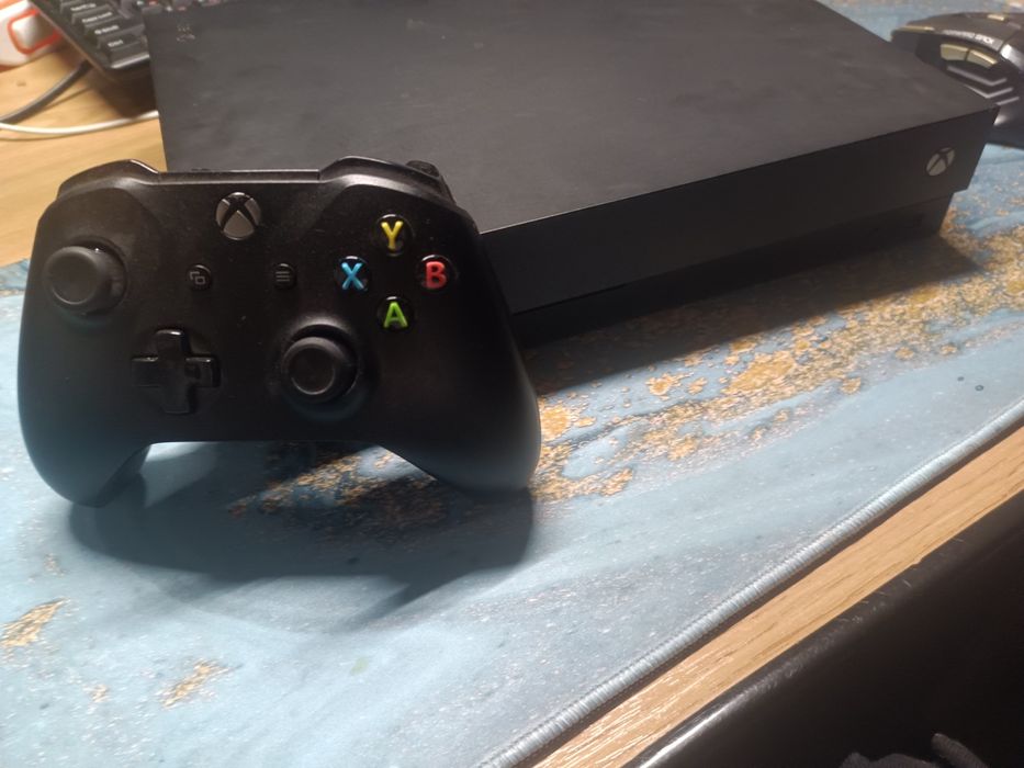 xbox one x 1tb + контролер+диски