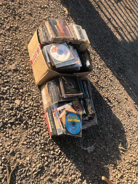 Płyty kompaktowe kasety mix zestaw dwa karton cena całość Okazje.