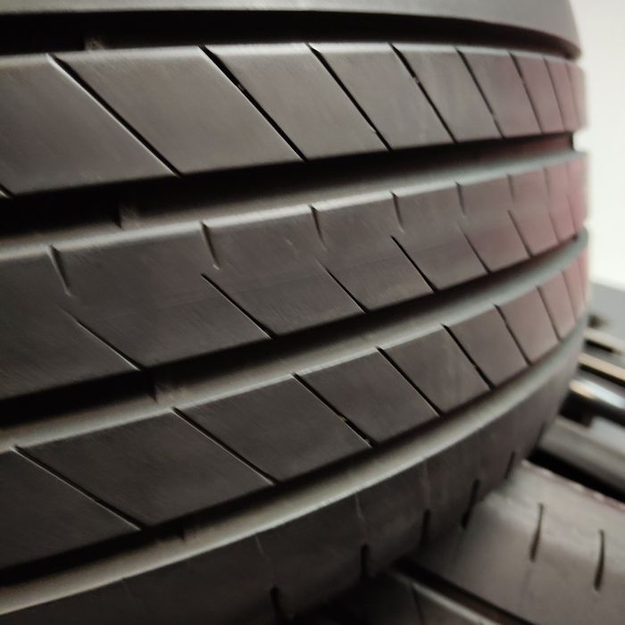 235/45/18 Sprzedam parę opon letnich Goodyear