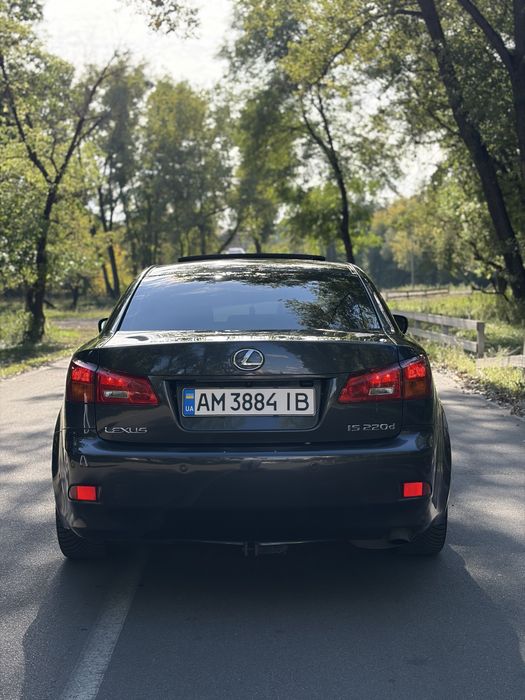 Продам lexus is 220d