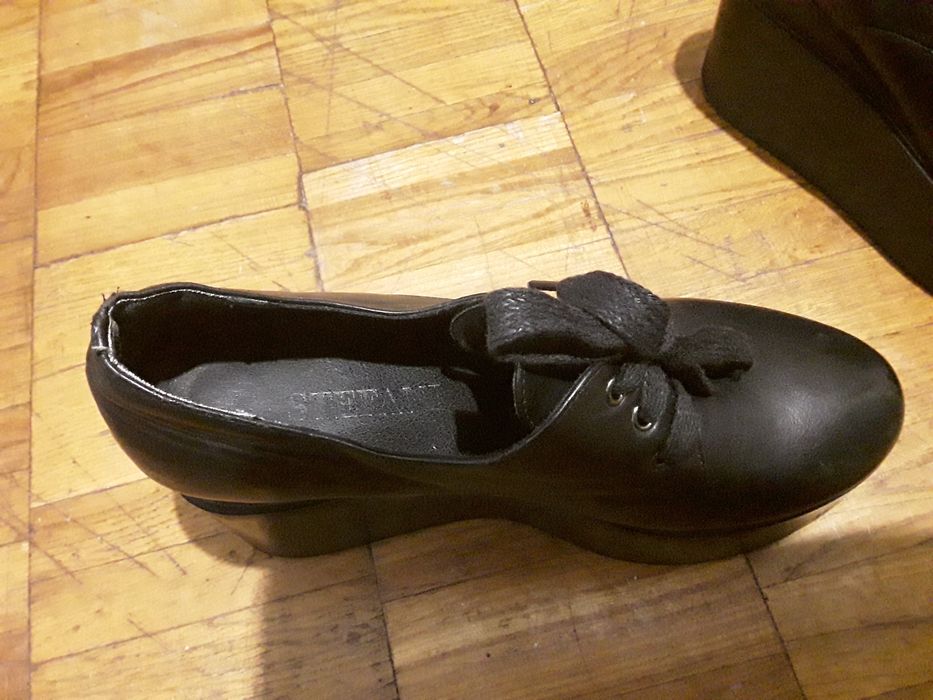 Обміняю на кросівки жіночі,або продам