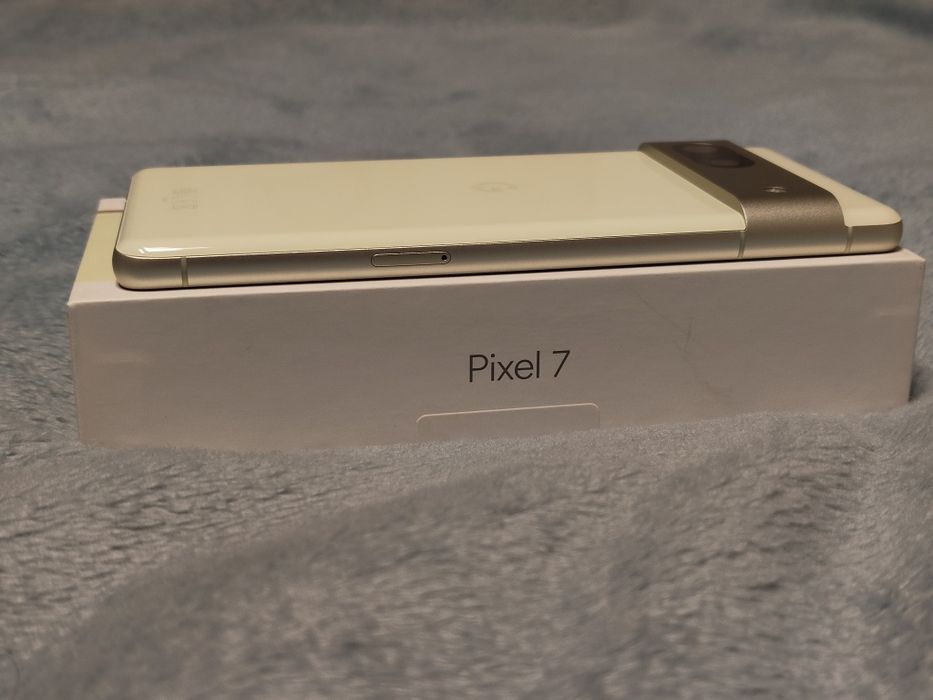 Pixel 7 256 GB Limegrass super stan, komplet + dwa etui, gwarancja