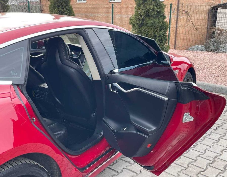 Продам Tesla S 2014. Можна в розстрочку, під викуп