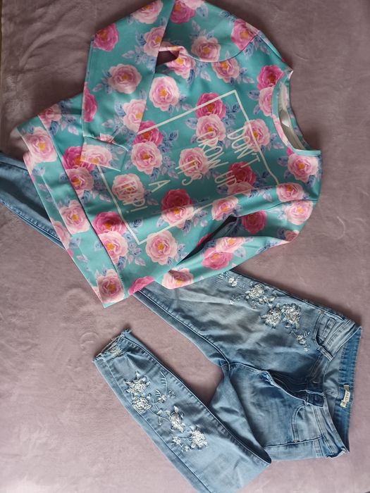 Zestaw w kwiaty bluza jeansy skinny rurki