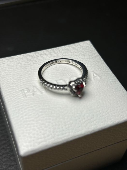Pandora каблучка червоне сердце