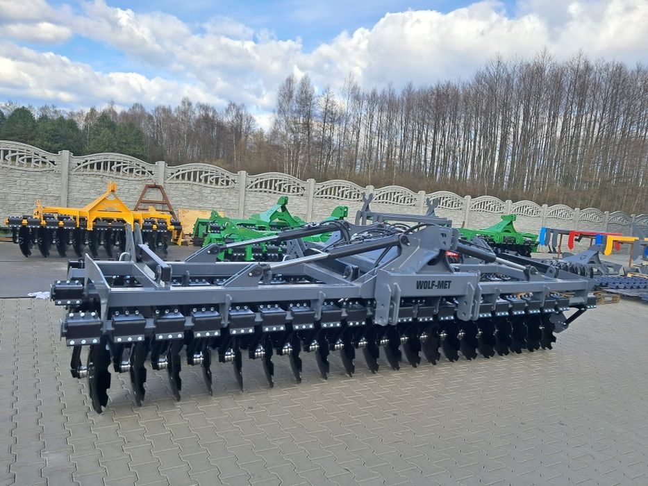 Brona talerzowa 4.5 metra firmy WOLF-MET
