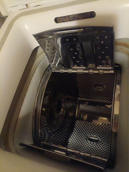 Продам стиральную машинку Whirlpool