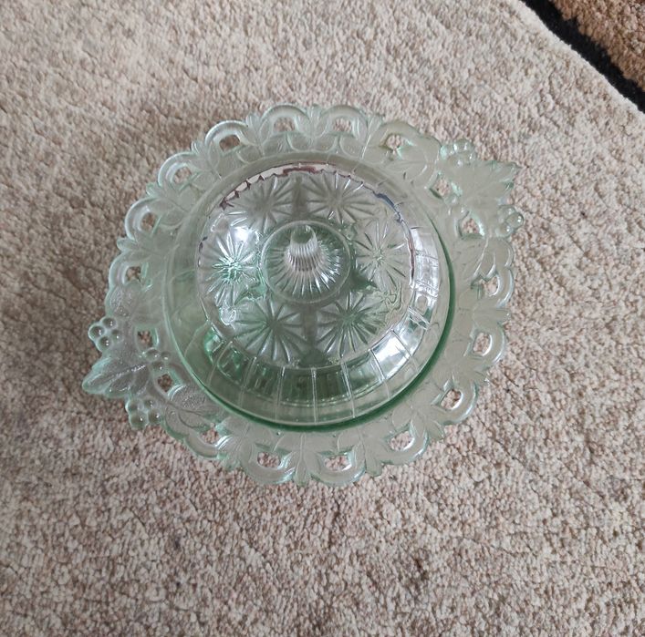 Винтажная сахарница из зелёного стекла