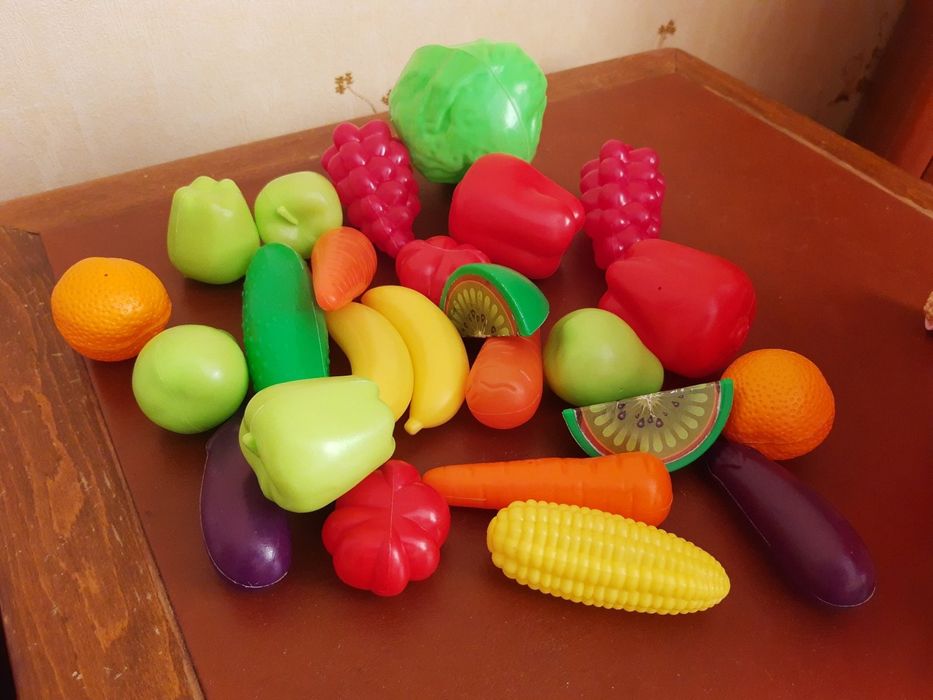 Дитяча кухня + набір посуду + іграшкові фрукти та овочі