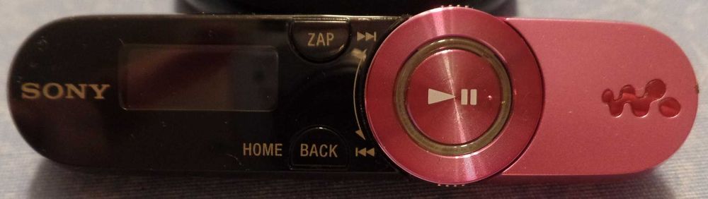 4 Leitores MP3 Sony Walkman – para peças ou reparação (Caixa Vermelha)