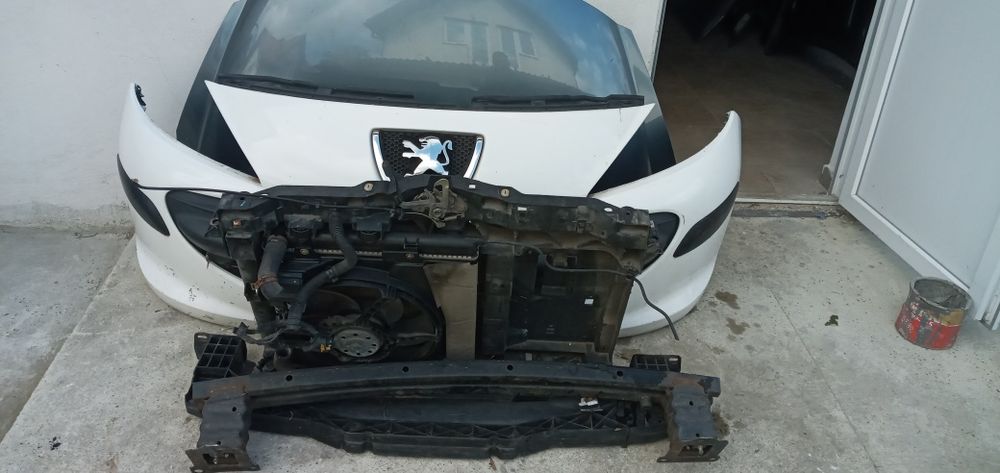 Пежо 207 Peugeot 207,207sw  капот