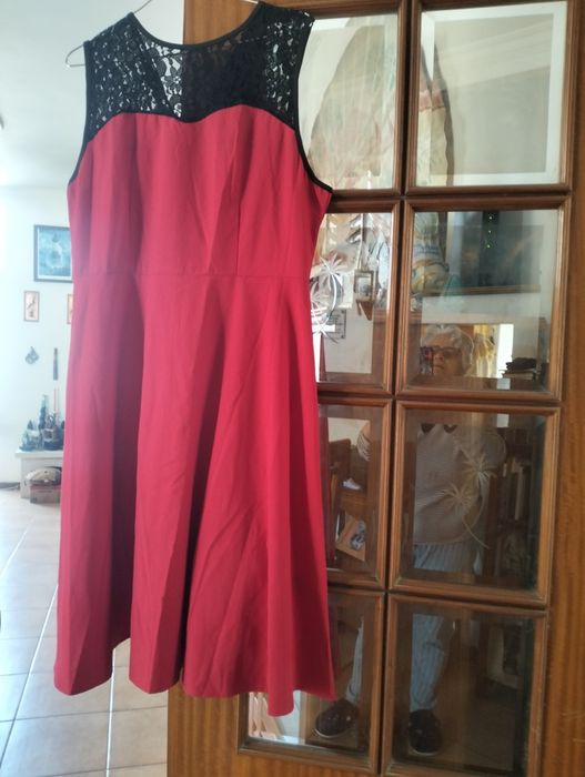 Vendo 3 vestidos nunca usados
