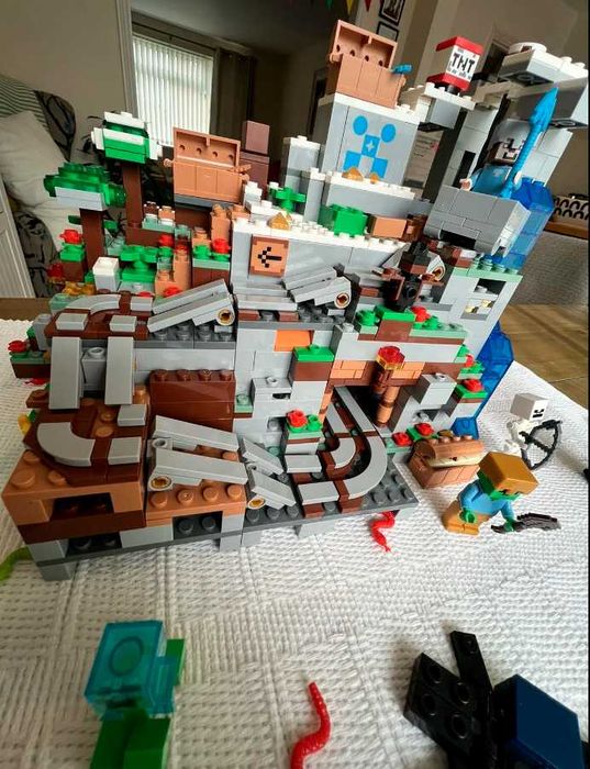 Огромный Лего Майнкрафт Горная пещера, 1089 деталей. MINECRAFT