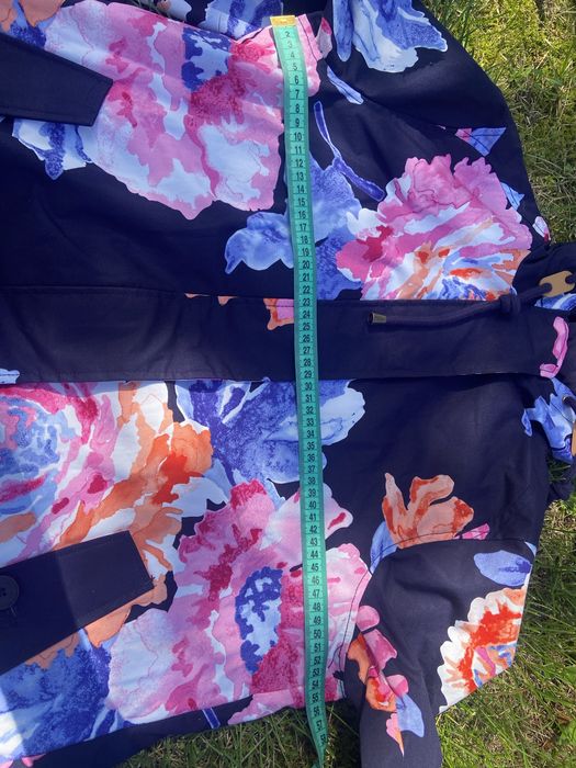 Жіноча вітровка 42 розміру