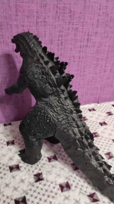 Годзілла,великий король монстрів 60см.