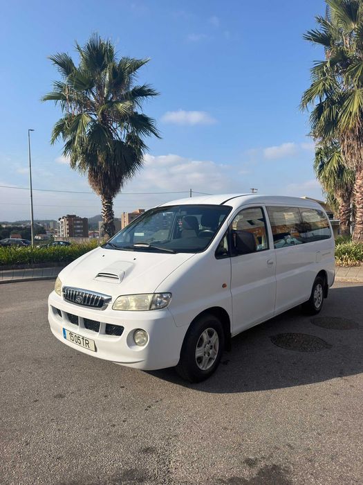 Hyundai H1 2.5cc de 9 lugares
