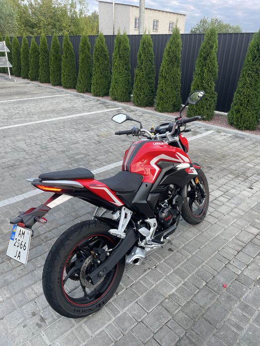 Мотоцикл Loncin CR4