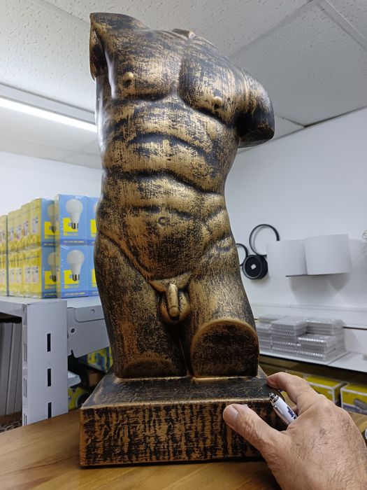 Busto homem dourado