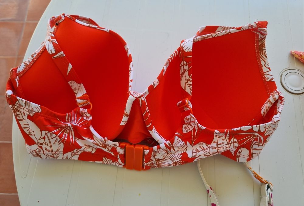 Biquinis - soutien / partes de cima dos biquíni s