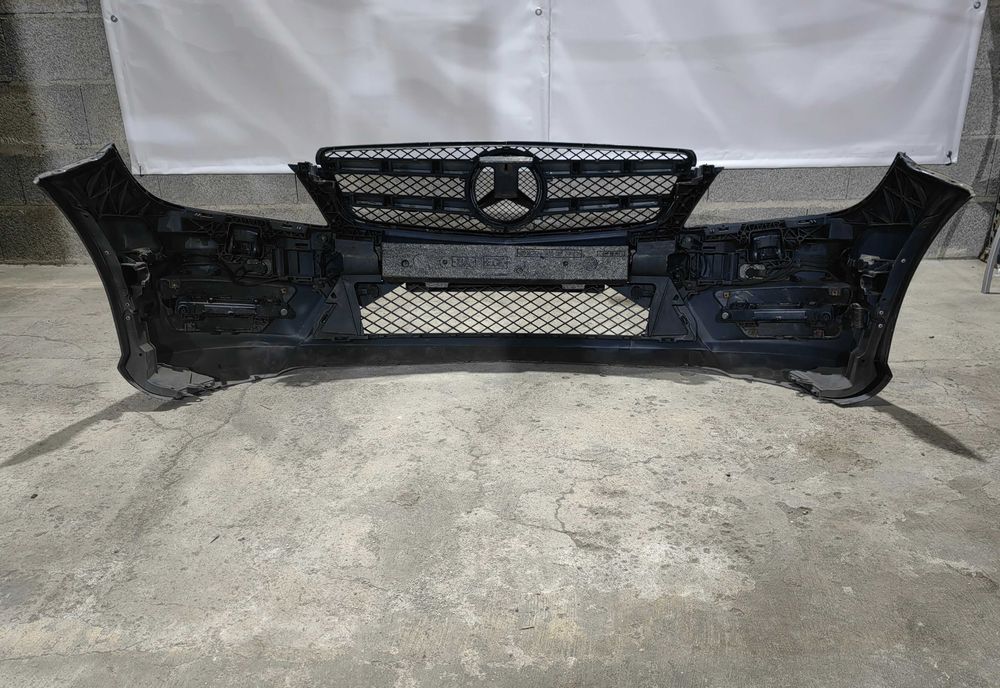Para-choques frente Mercedes AMG Class C W204 facelift