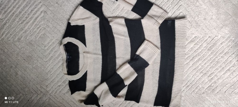 Sweter w paski 38.