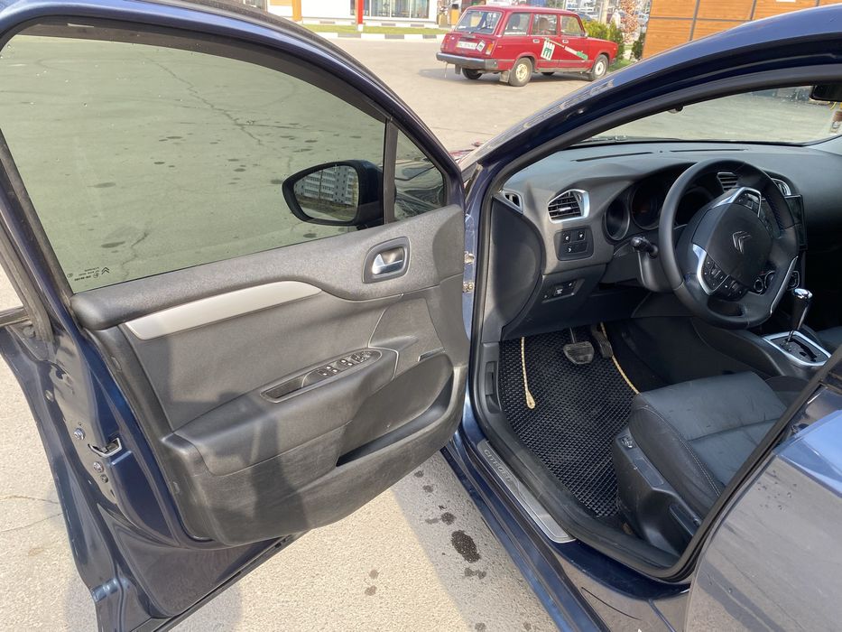 Citroen C4 2011 року