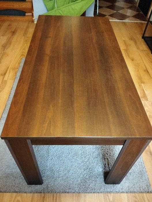 Stół do salonu lub jadalni