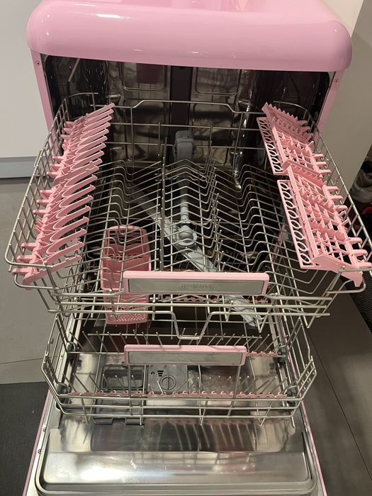 Maquina de Lavar Loiça SMEG| Versão cor-de-rosa| Com avaria!!!