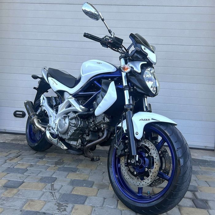 Suzuki Gladius 400, 2011pik, з Японії