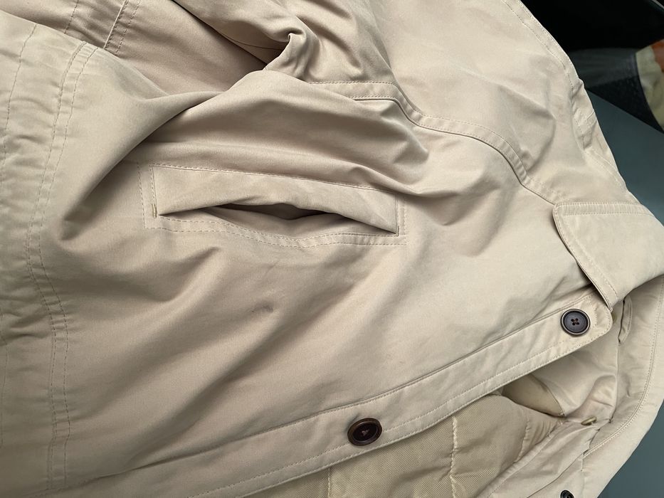 Blusao desportivo,tons cremes