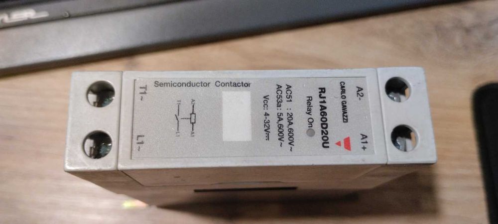 RJ1A, Carlo Gavazzi полупроводниковое реле 20А