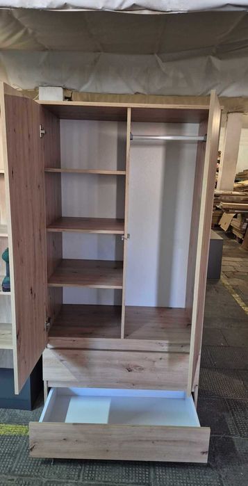 Praktyczna i pojemna szafa 90 cm szerokości