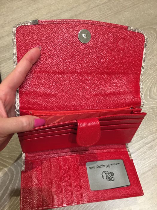 Кошелек портмоне женский из натур.кожи ската красный черный волны