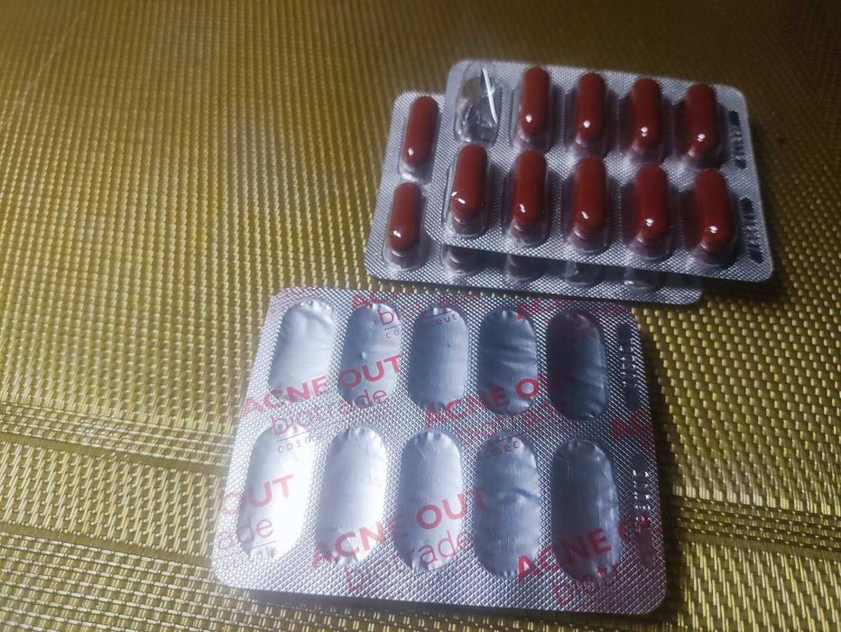 Продам харчову добавку Біотрейд (Biotrade) Акне Аут капсули, 24 шт.