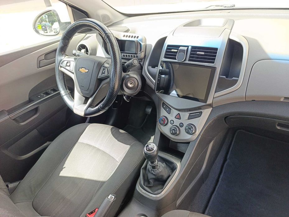 Chevrolet AVEO 1.3 Diesel 2013 com LCD screen