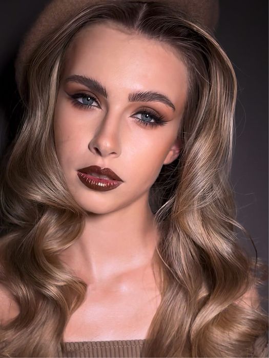 Profesjonalne  usługi, obejmujące MAKIJAŻ/FRYZURY na każdą okazję .