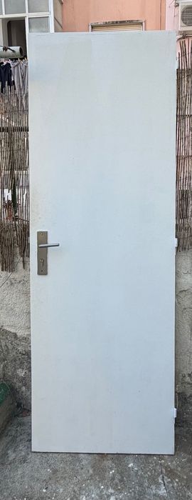 Porta de madeira maciça