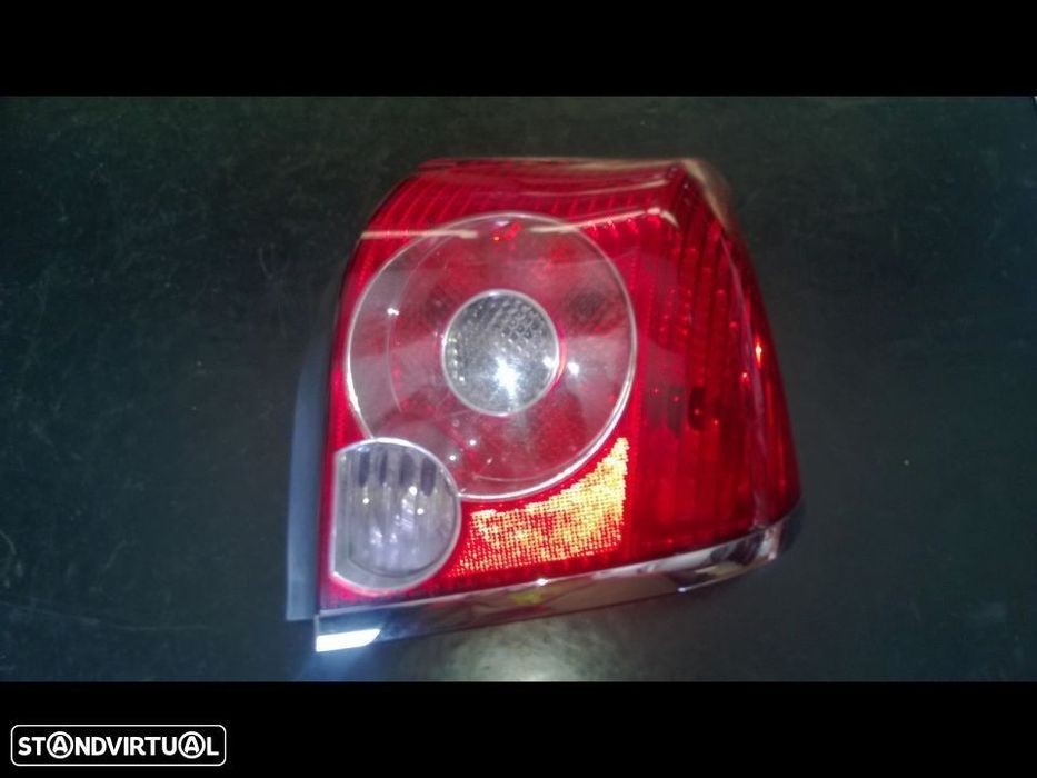 Farolim Toyota Avensis 2008 4 portas