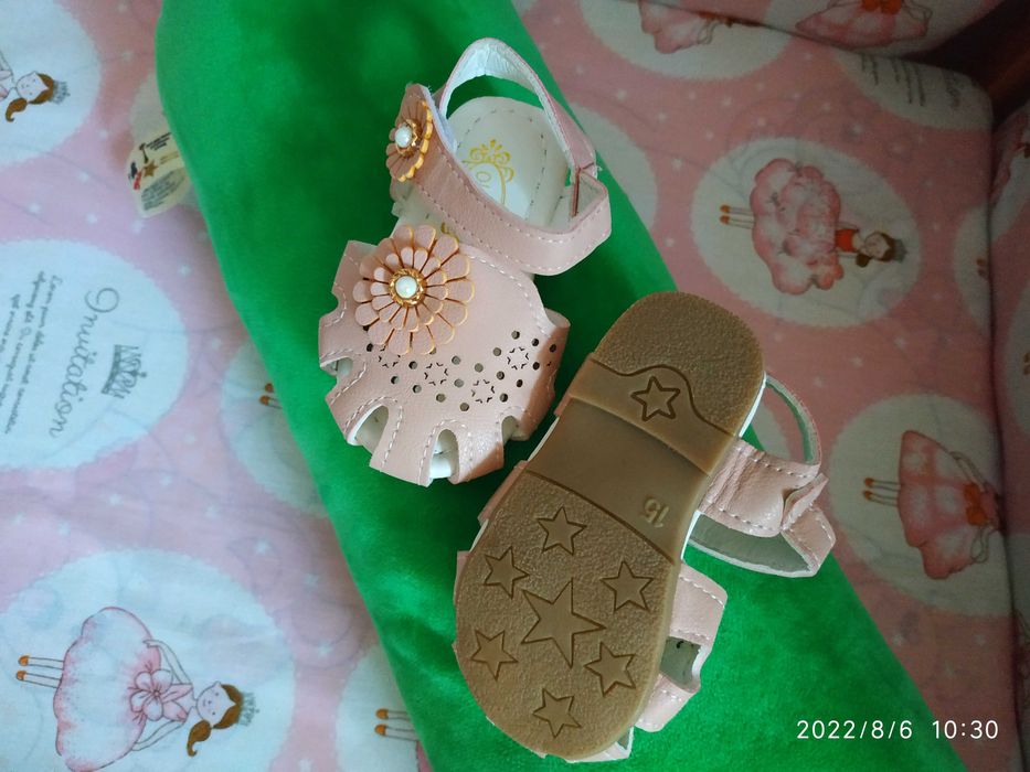 Босоніжки на дівчинку