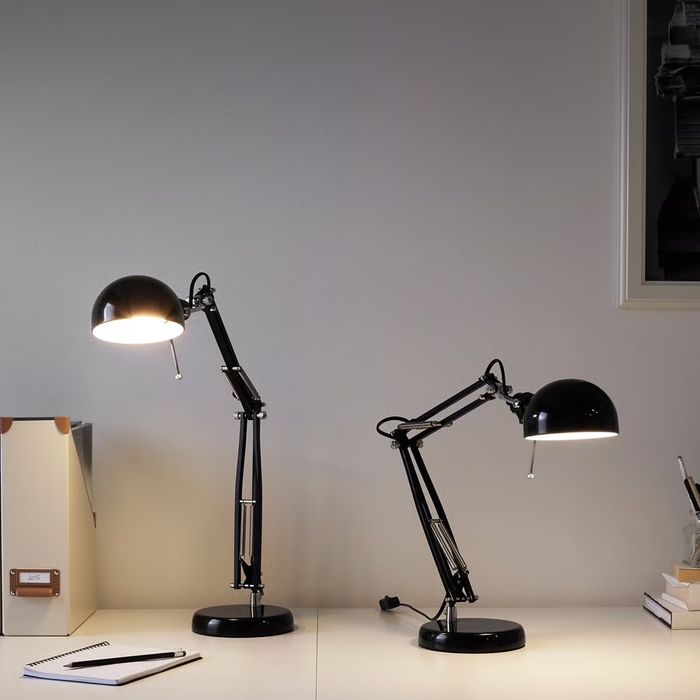 Lampa stołowa IKEA FORSA – elegancka i funkcjonalna