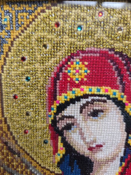 Дві вишиті ікони в рамках