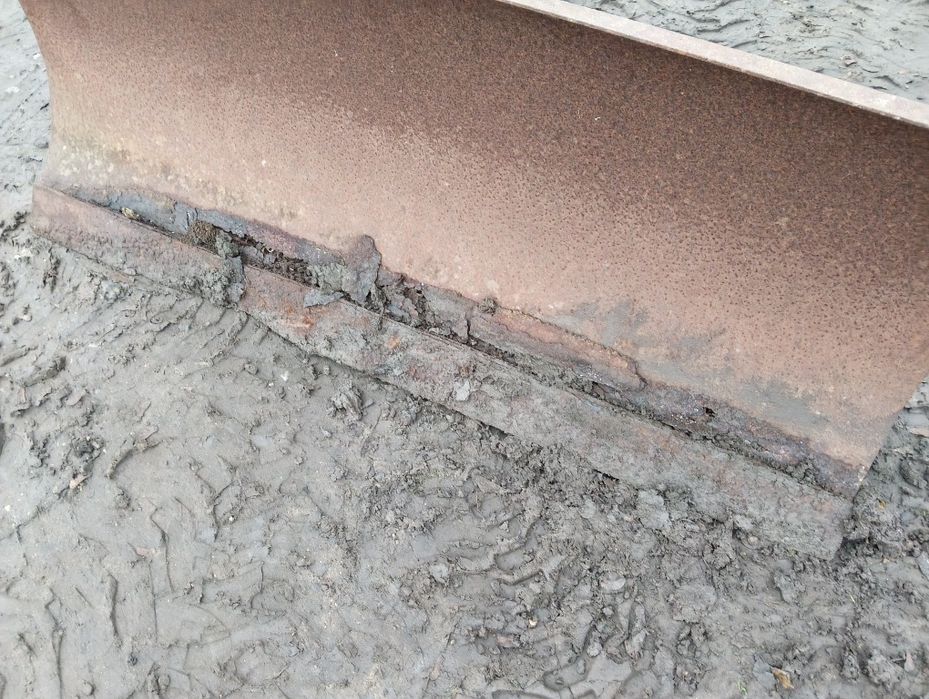 Pług - spych śnieżny na widły ( łyżka na paleciak do remontu )