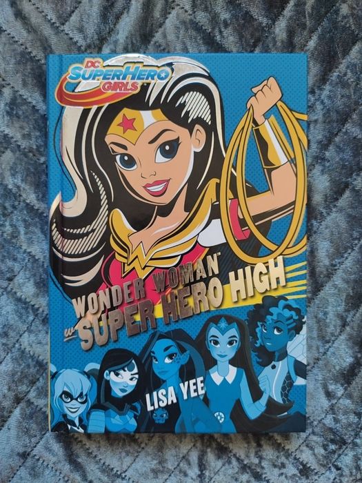 książka z serii DC Super Hero Girls