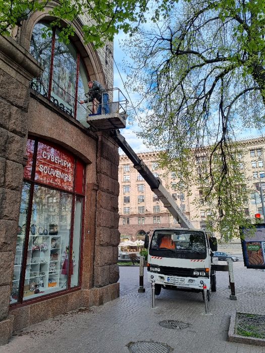 Миття вікон, вітрин, вивісок, професійно!